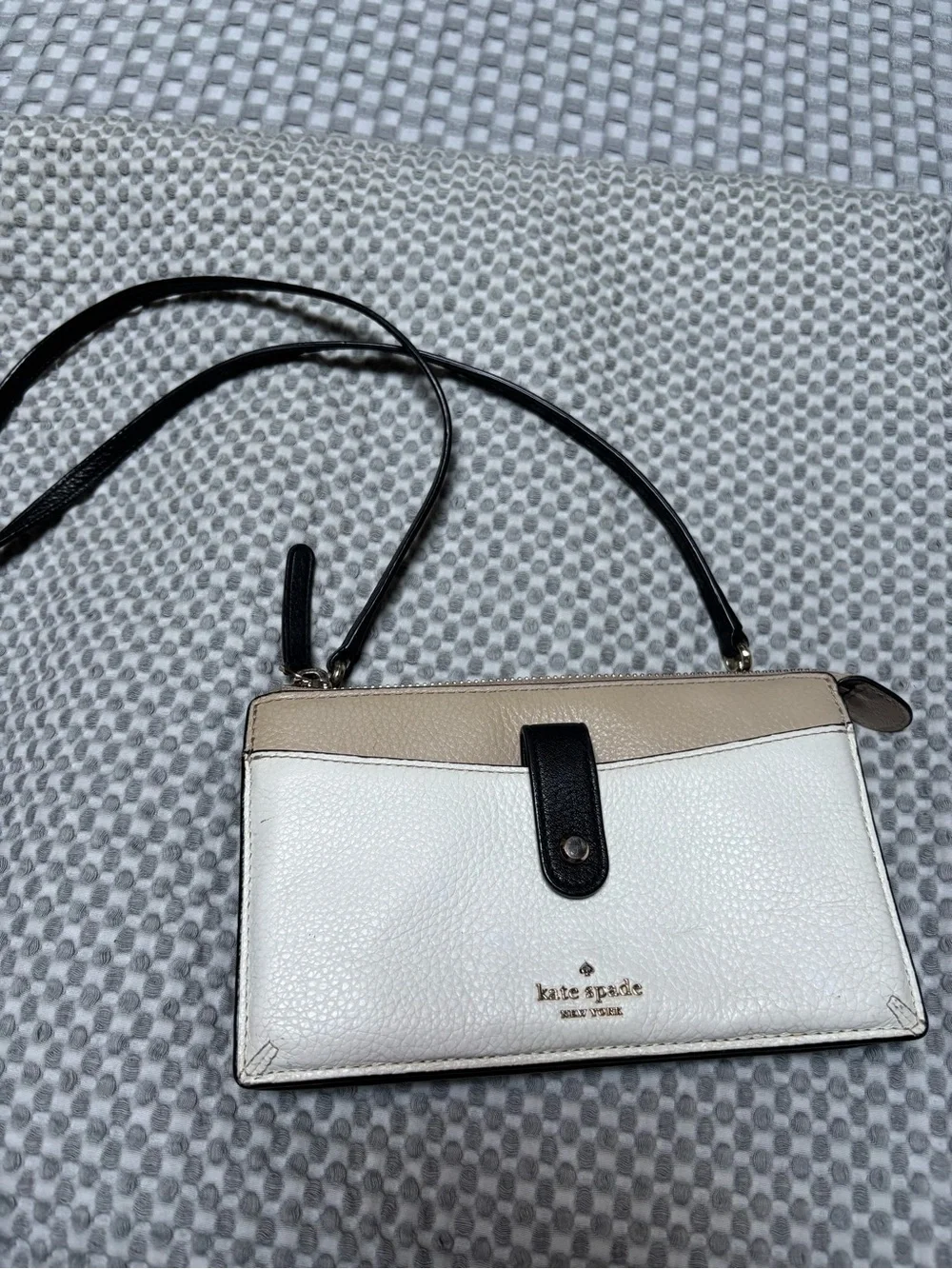 kate spade White, Beige & Black Pebbled Leather Crossbody Wallet/Bag